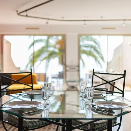 Maison Familiale Avec Vue Sur La Baie De Menton, Piscine Partagee
