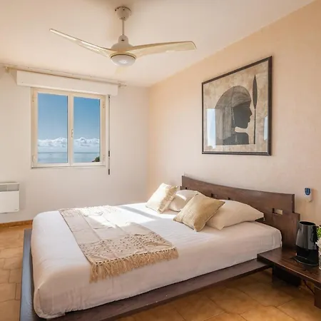Nyaraló Maison Familiale Avec Vue Sur La Baie De Menton, Piscine Partagee *