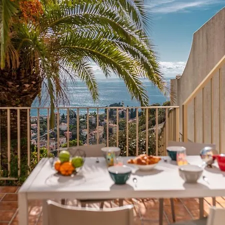 Maison Familiale Avec Vue Sur La Baie De Menton, Piscine Partagee Nyaraló Menton
