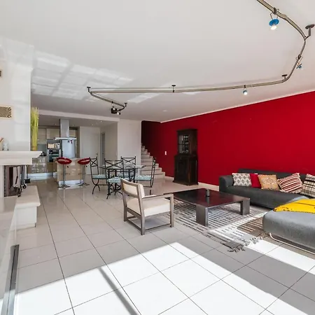 Nyaraló Maison Familiale Avec Vue Sur La Baie De Menton, Piscine Partagee *